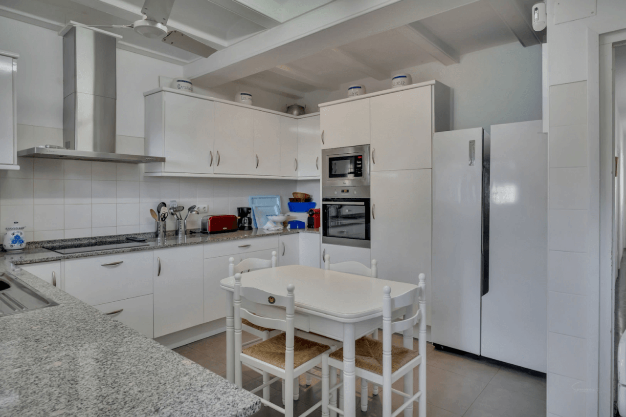 Stunning villa with amazing sea views in the El Tosalet urbanization.