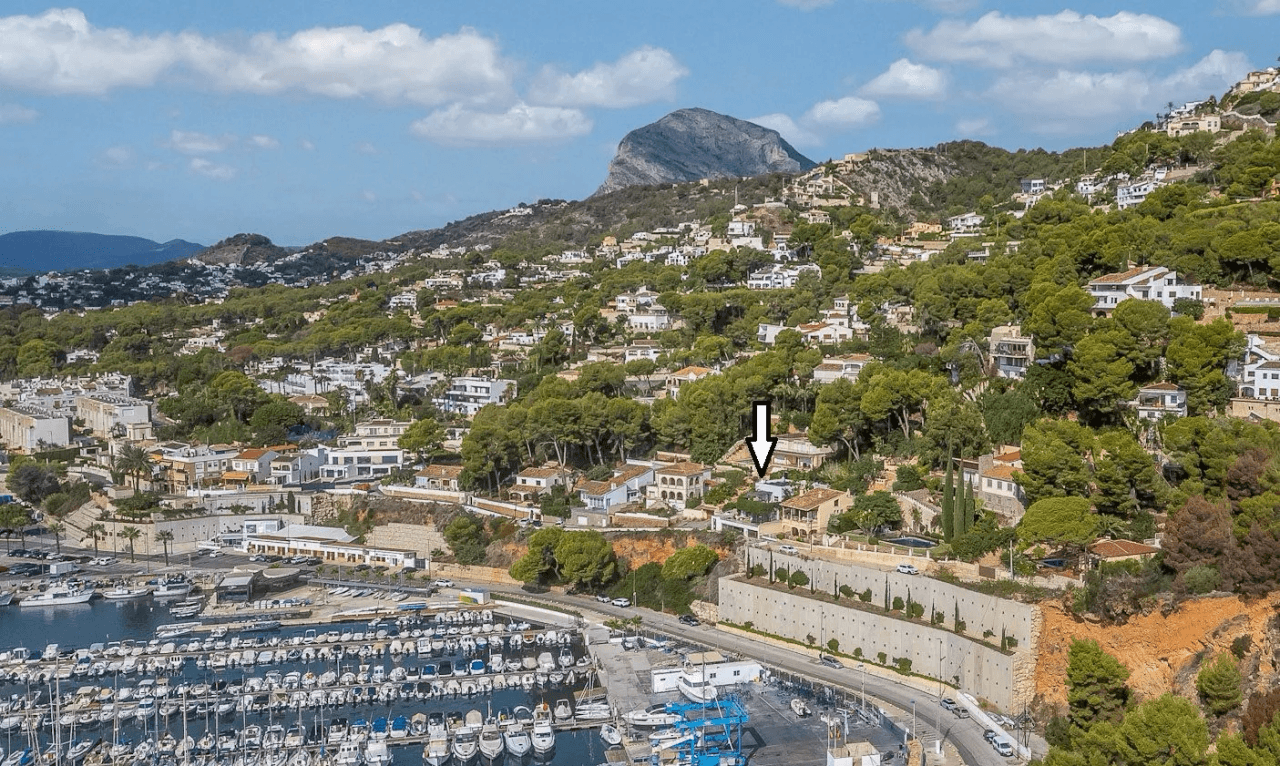 VILLA ON THE SEAFRONT IN THE PORT OF JAVEA