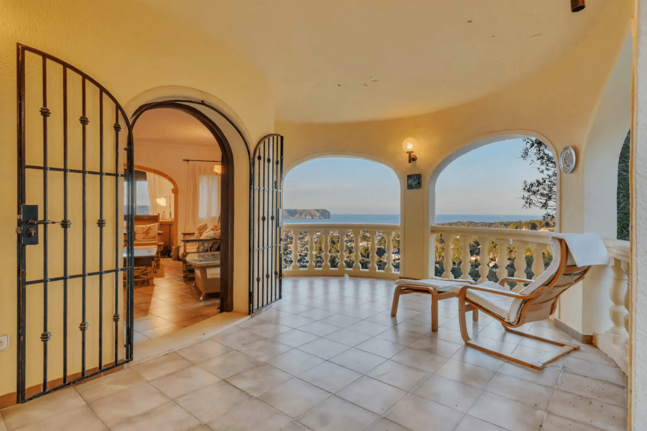 Villa for sale with stunning sea views