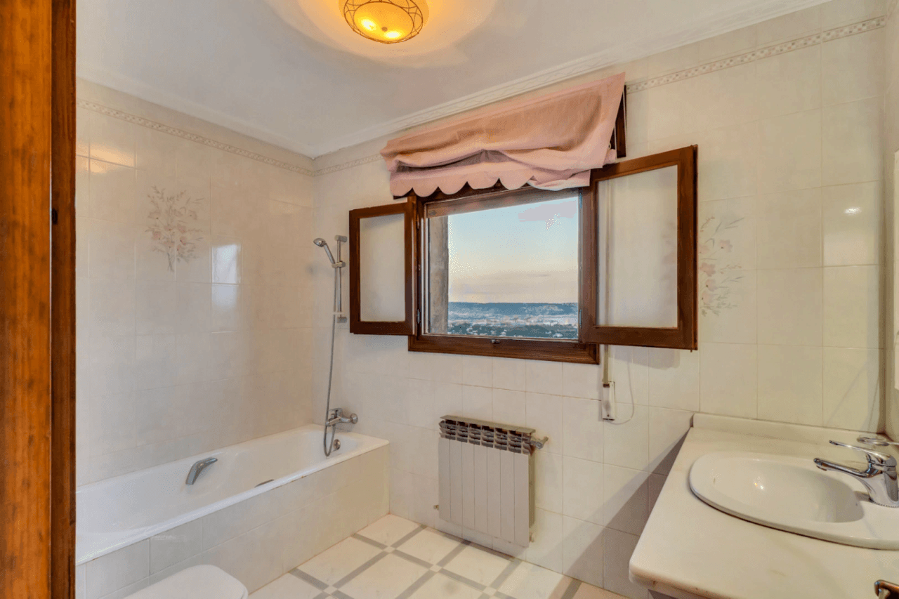 Villa for sale with stunning sea views