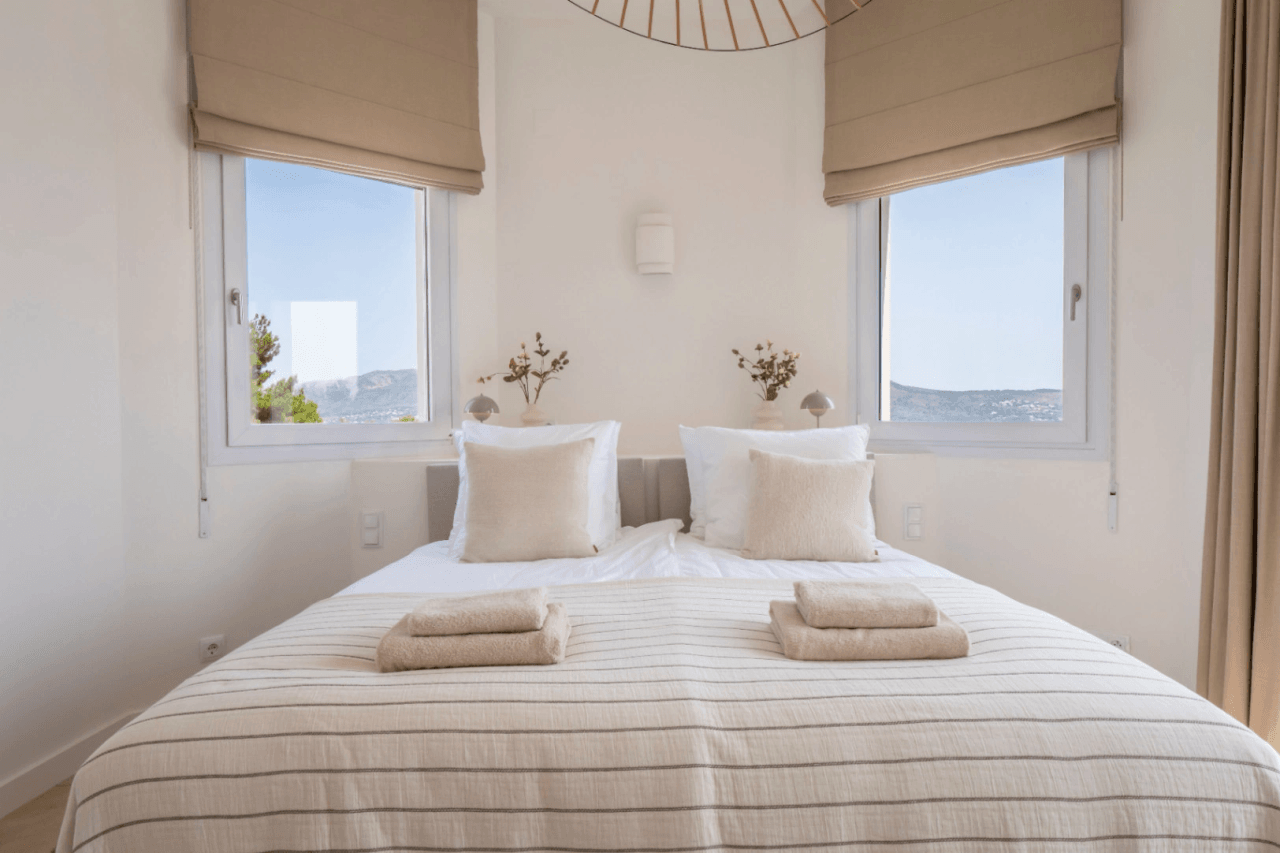 Recently renovated villa with stunning panoramic views of Jávea.