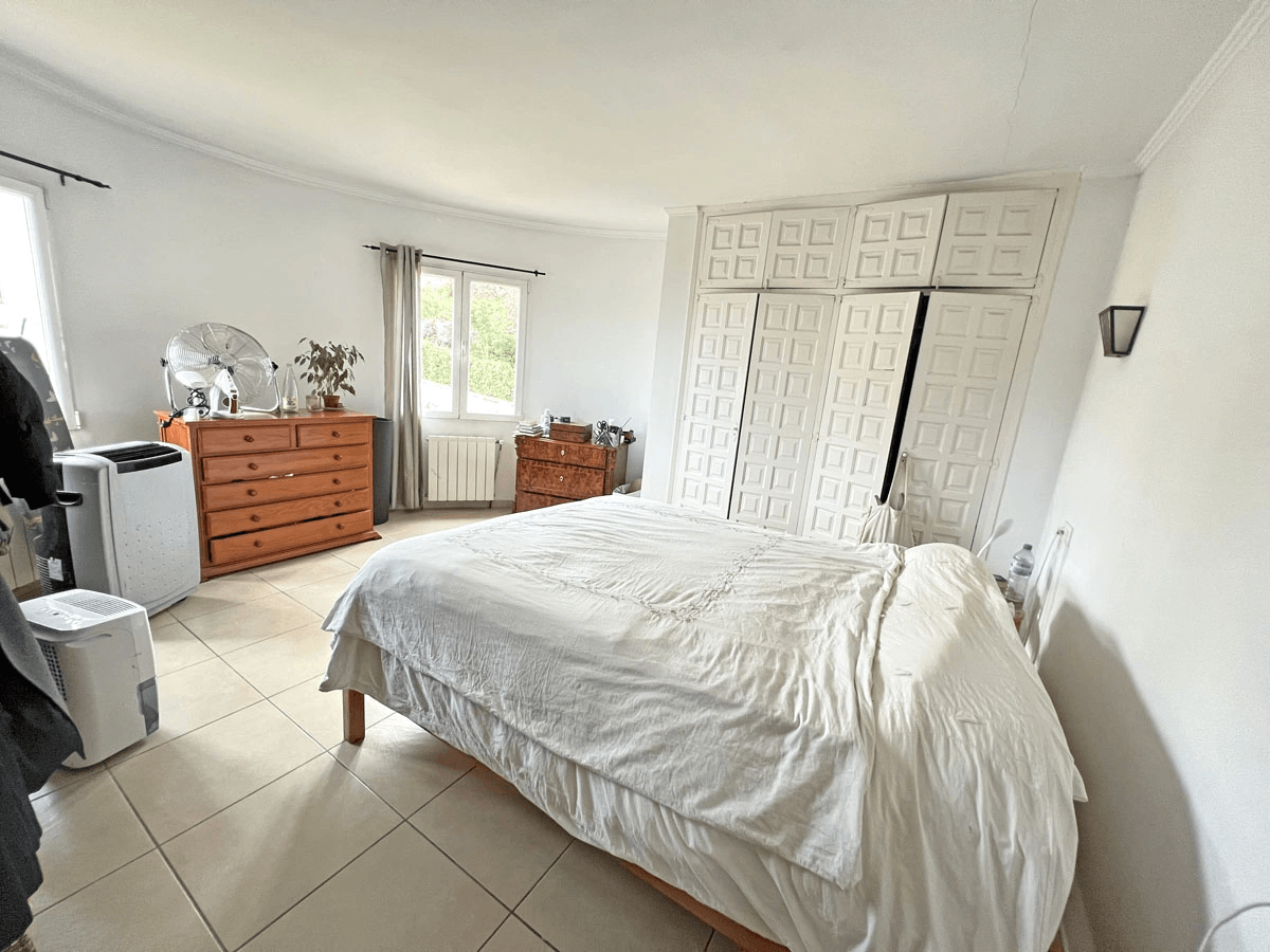 Villa near the beach with sea views in javea