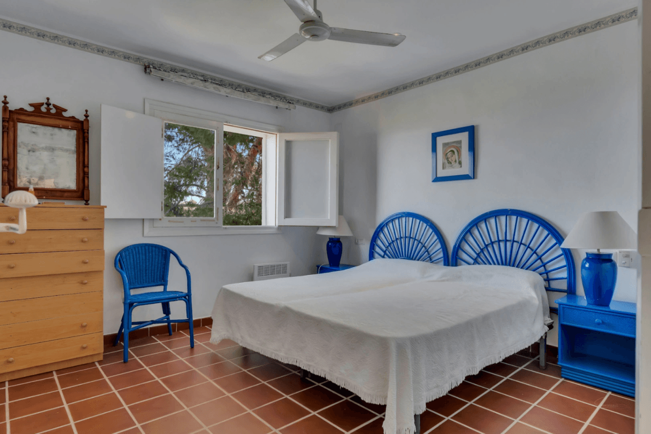 Stunning villa with amazing sea views in the El Tosalet urbanization.