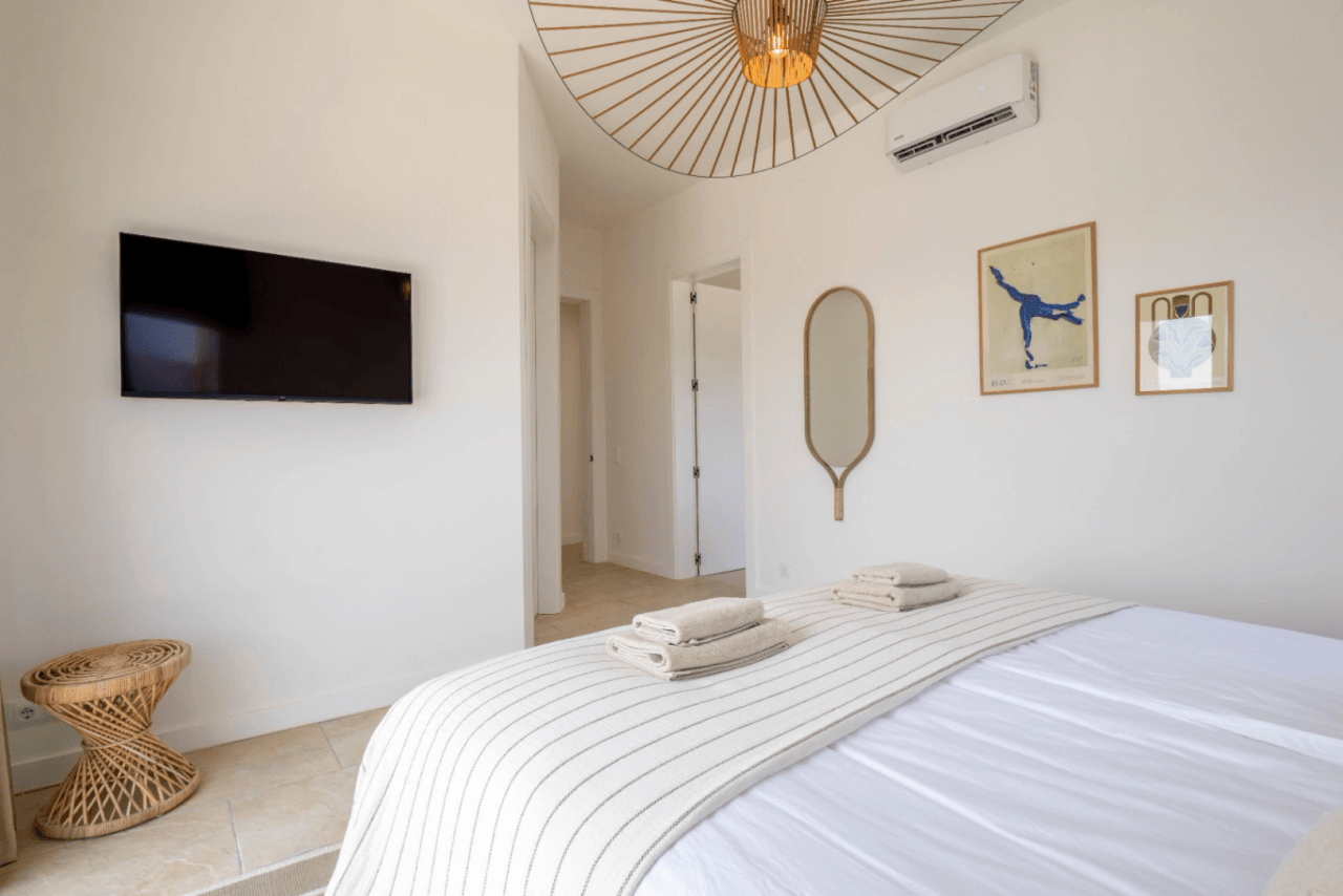 Recently renovated villa with stunning panoramic views of Jávea.