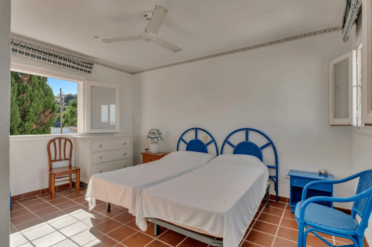 Stunning villa with amazing sea views in the El Tosalet urbanization.