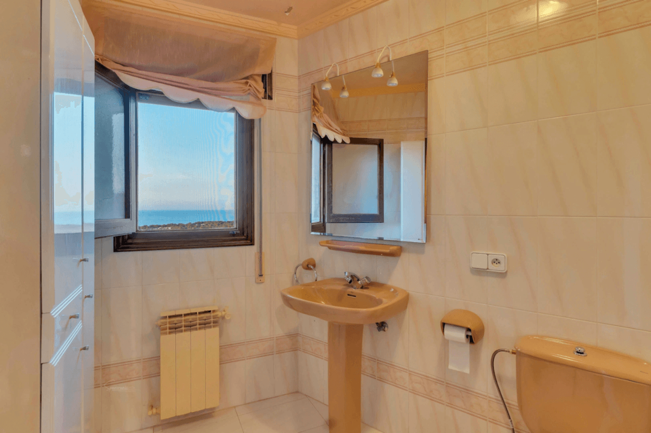 Villa for sale with stunning sea views