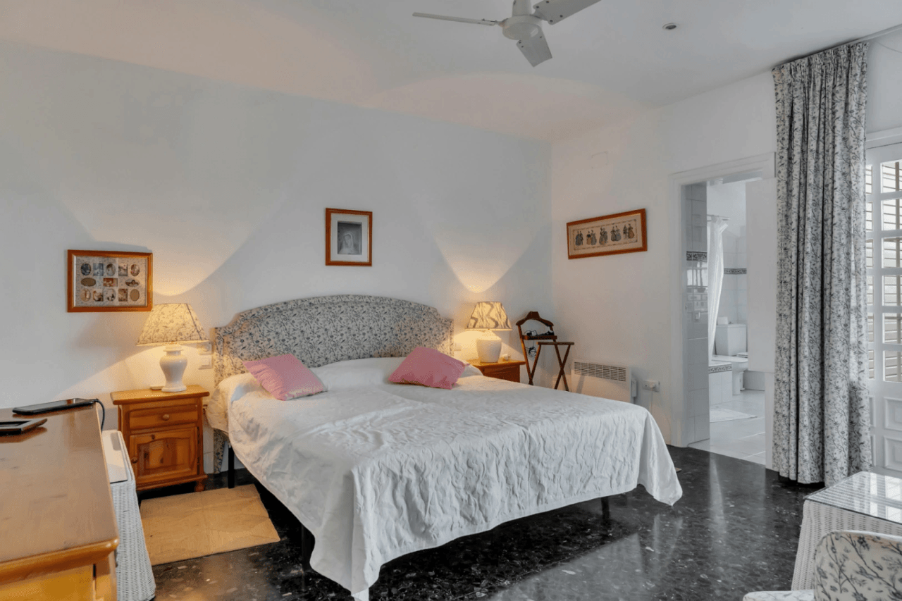 Stunning villa with amazing sea views in the El Tosalet urbanization.