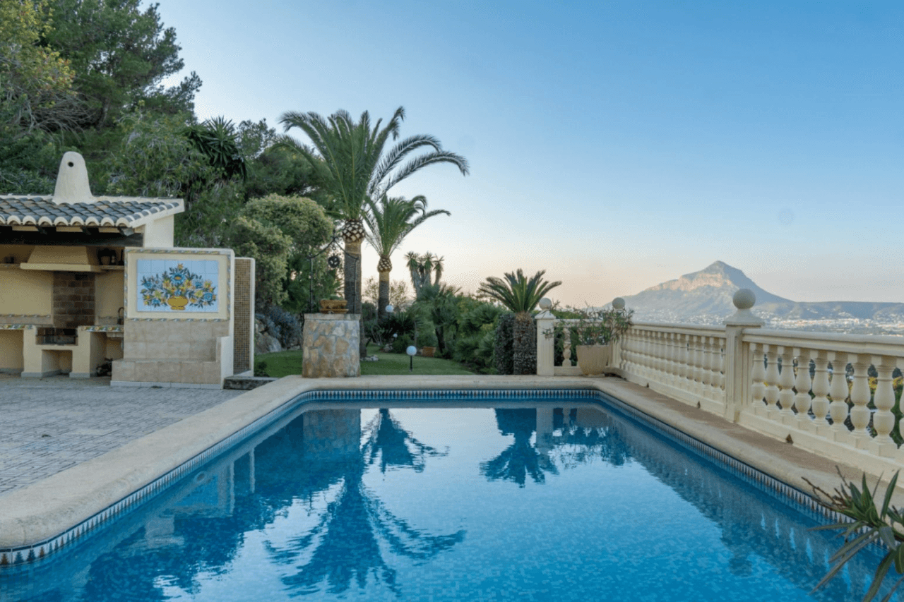 Villa for sale with stunning sea views