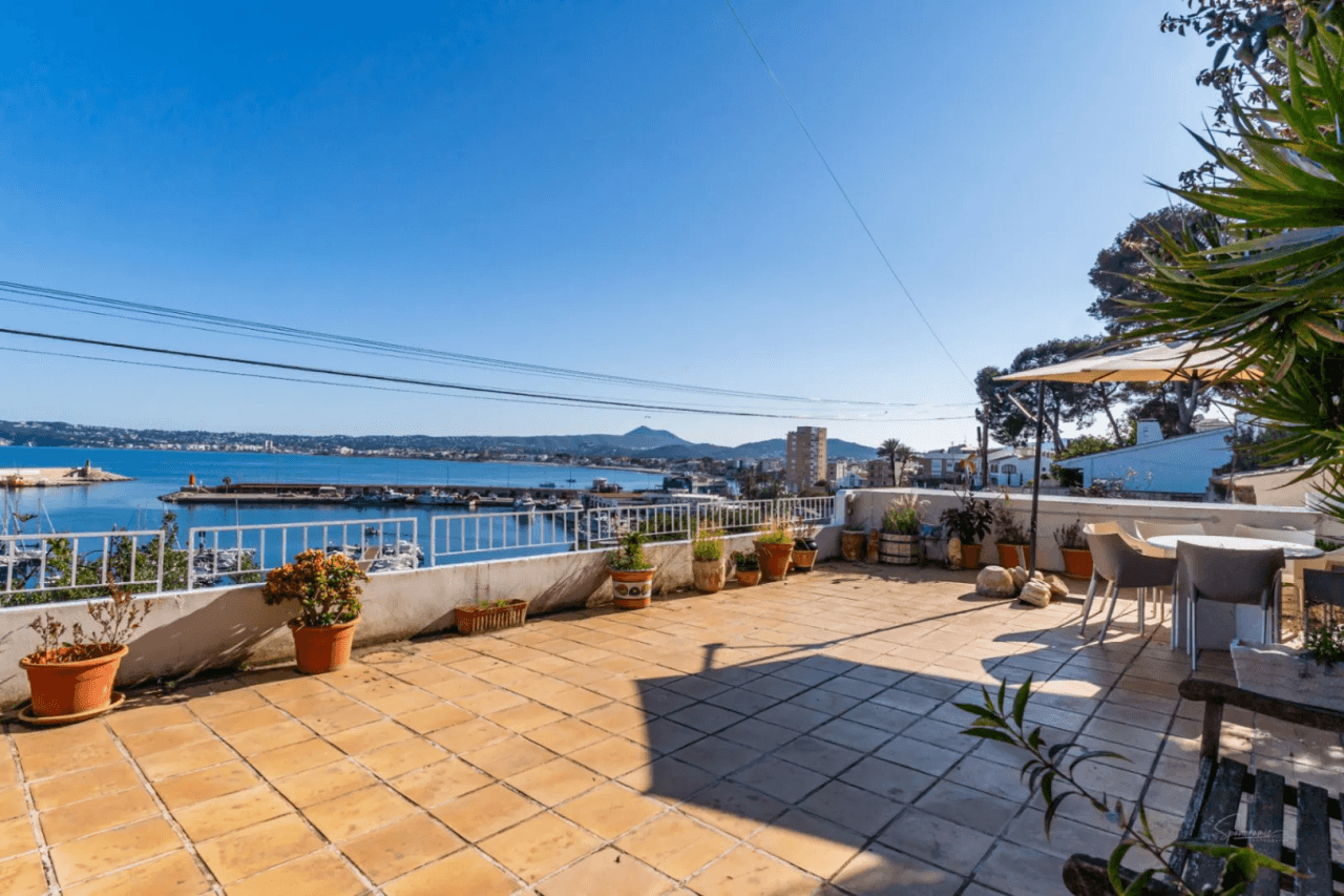 VILLA ON THE SEAFRONT IN THE PORT OF JAVEA