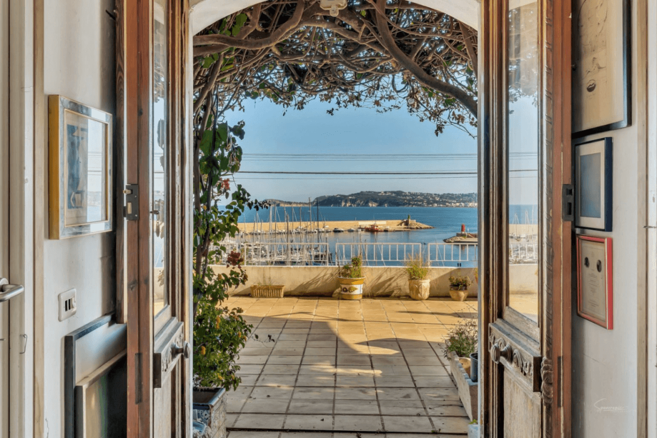 VILLA ON THE SEAFRONT IN THE PORT OF JAVEA