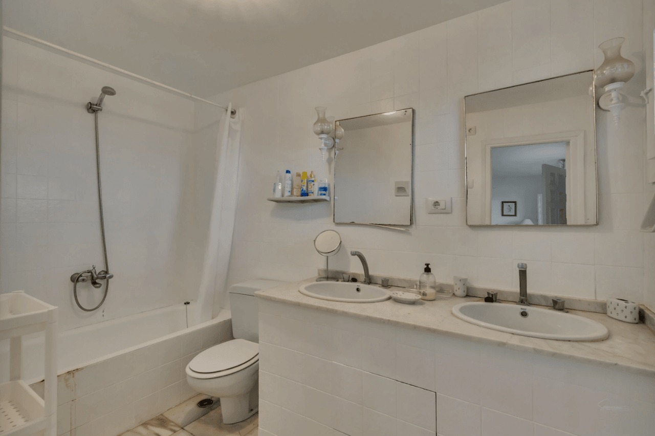 Stunning villa with amazing sea views in the El Tosalet urbanization.
