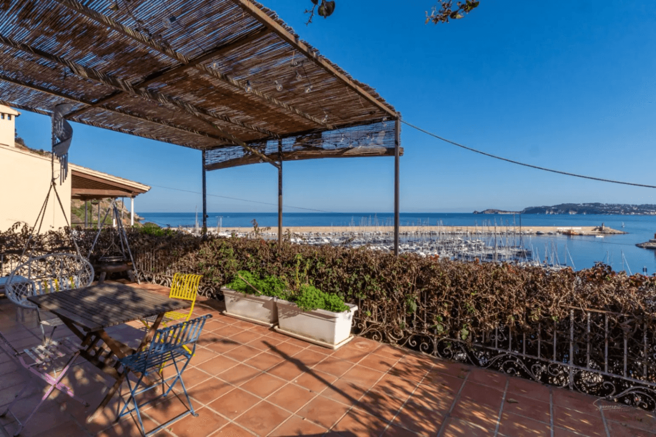 VILLA ON THE SEAFRONT IN THE PORT OF JAVEA