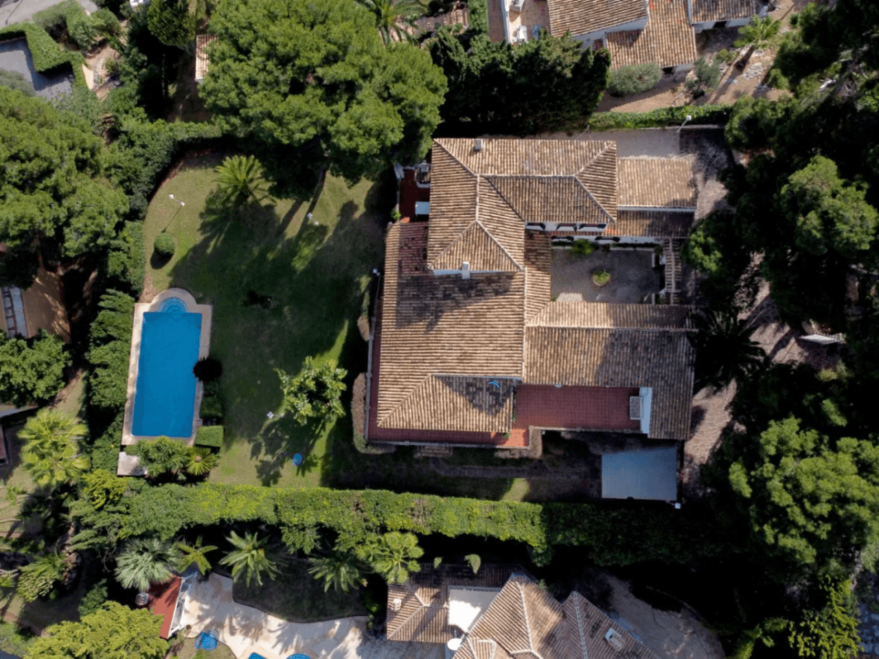 Stunning villa with amazing sea views in the El Tosalet urbanization.