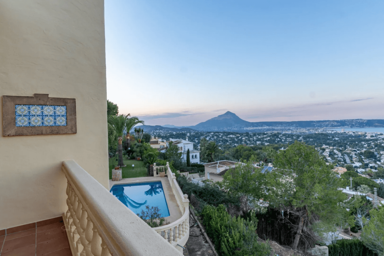 Villa for sale with stunning sea views