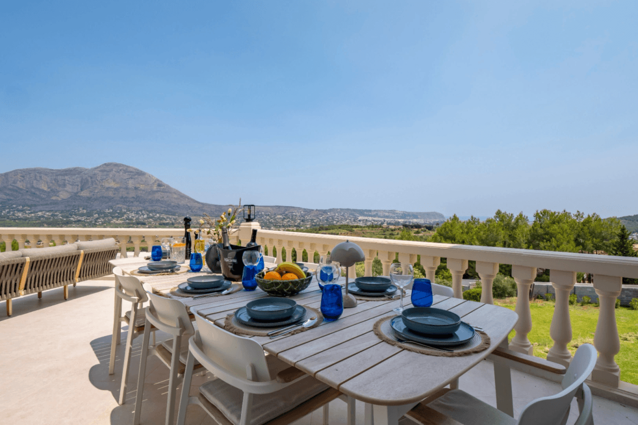 Recently renovated villa with stunning panoramic views of Jávea.