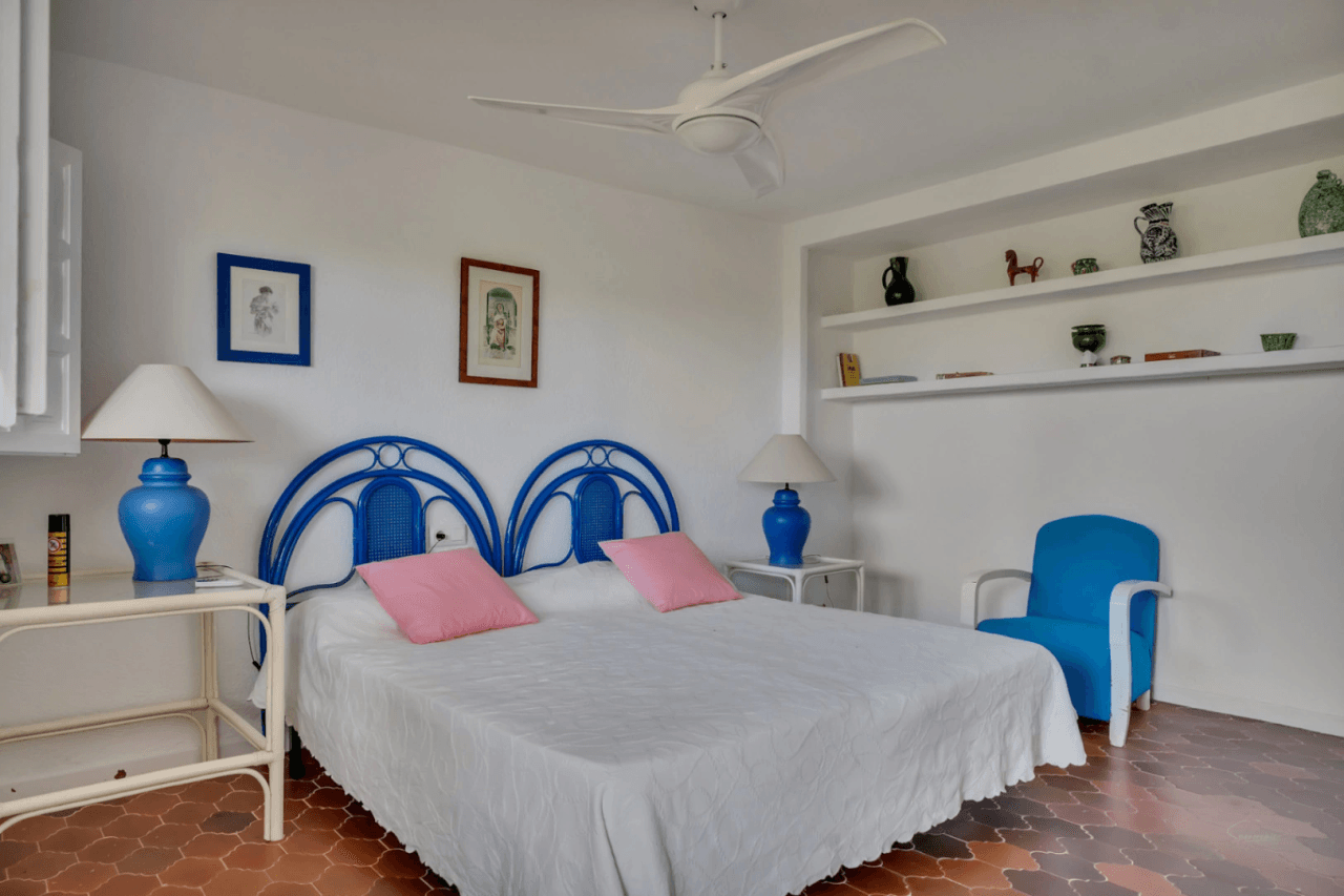 Stunning villa with amazing sea views in the El Tosalet urbanization.