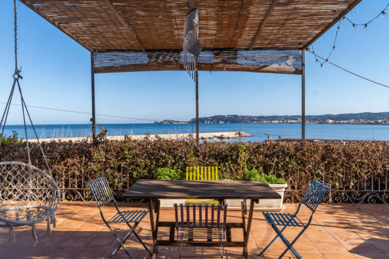 VILLA ON THE SEAFRONT IN THE PORT OF JAVEA