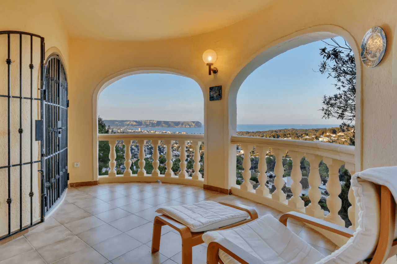 Villa for sale with stunning sea views