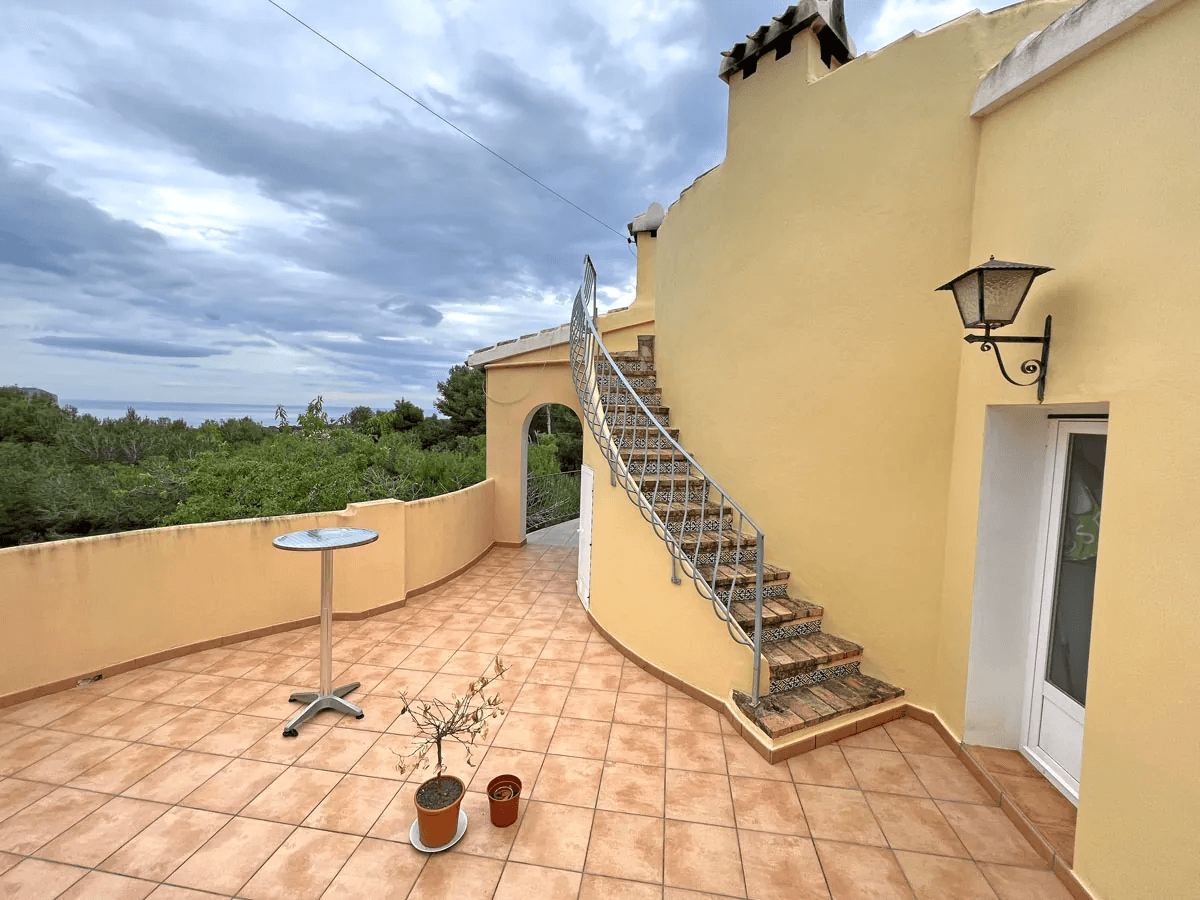 Villa near the beach with sea views in javea