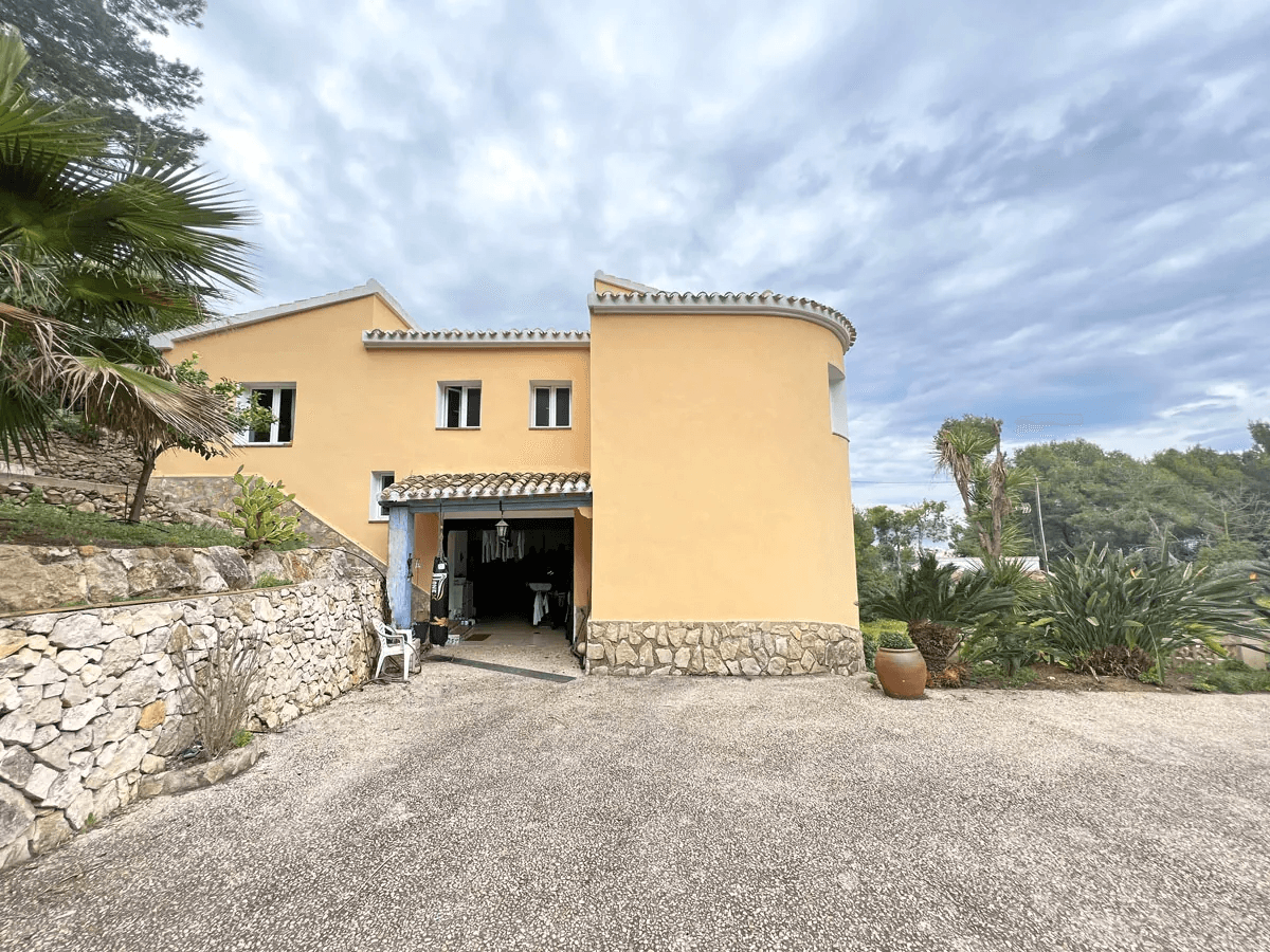 Villa near the beach with sea views in javea