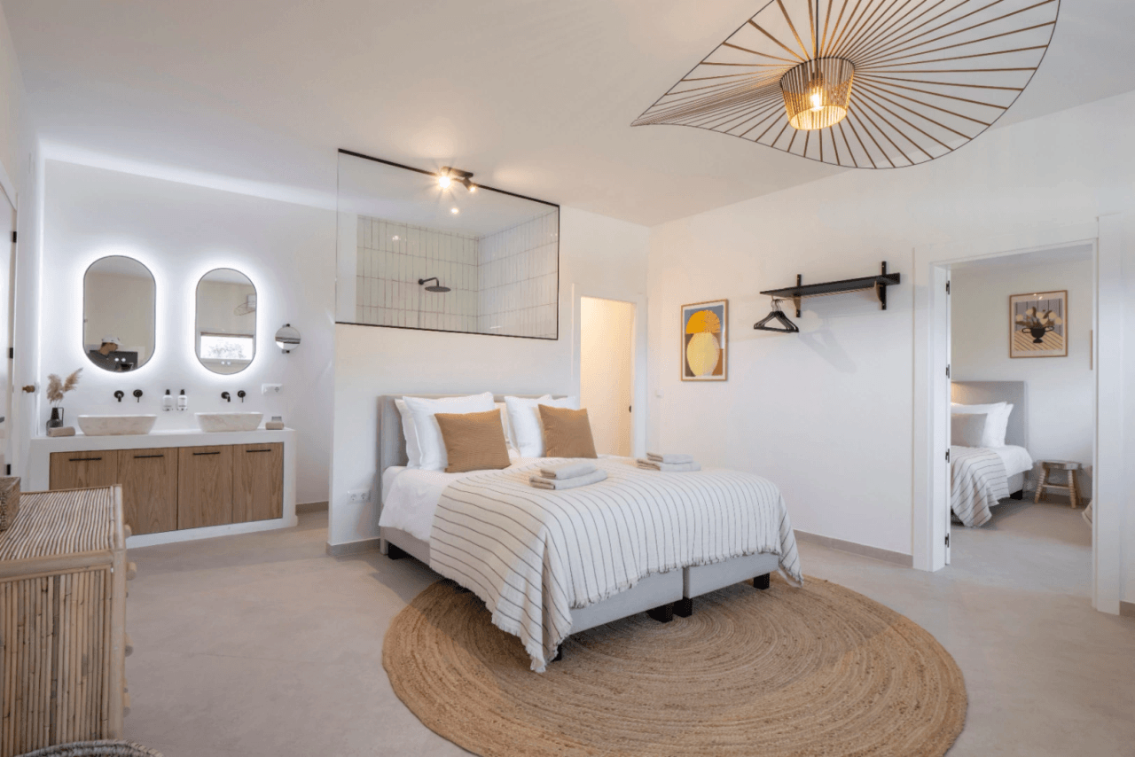Recently renovated villa with stunning panoramic views of Jávea.