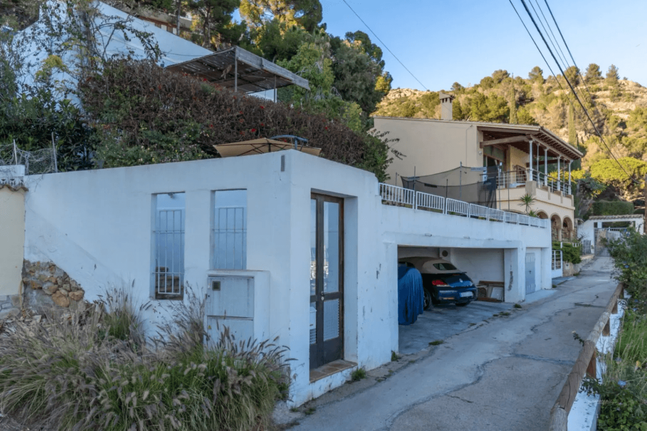 VILLA ON THE SEAFRONT IN THE PORT OF JAVEA