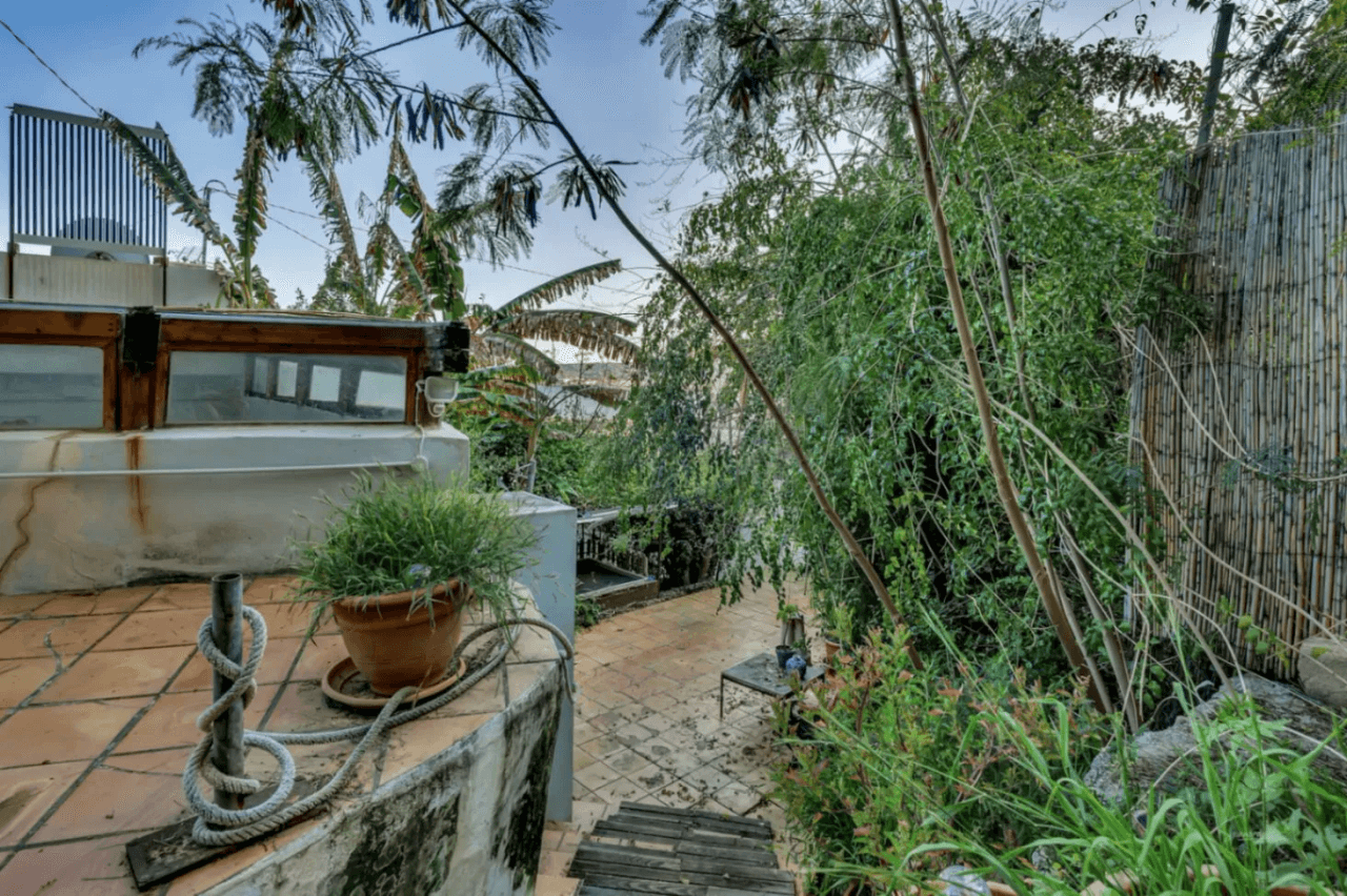 VILLA ON THE SEAFRONT IN THE PORT OF JAVEA