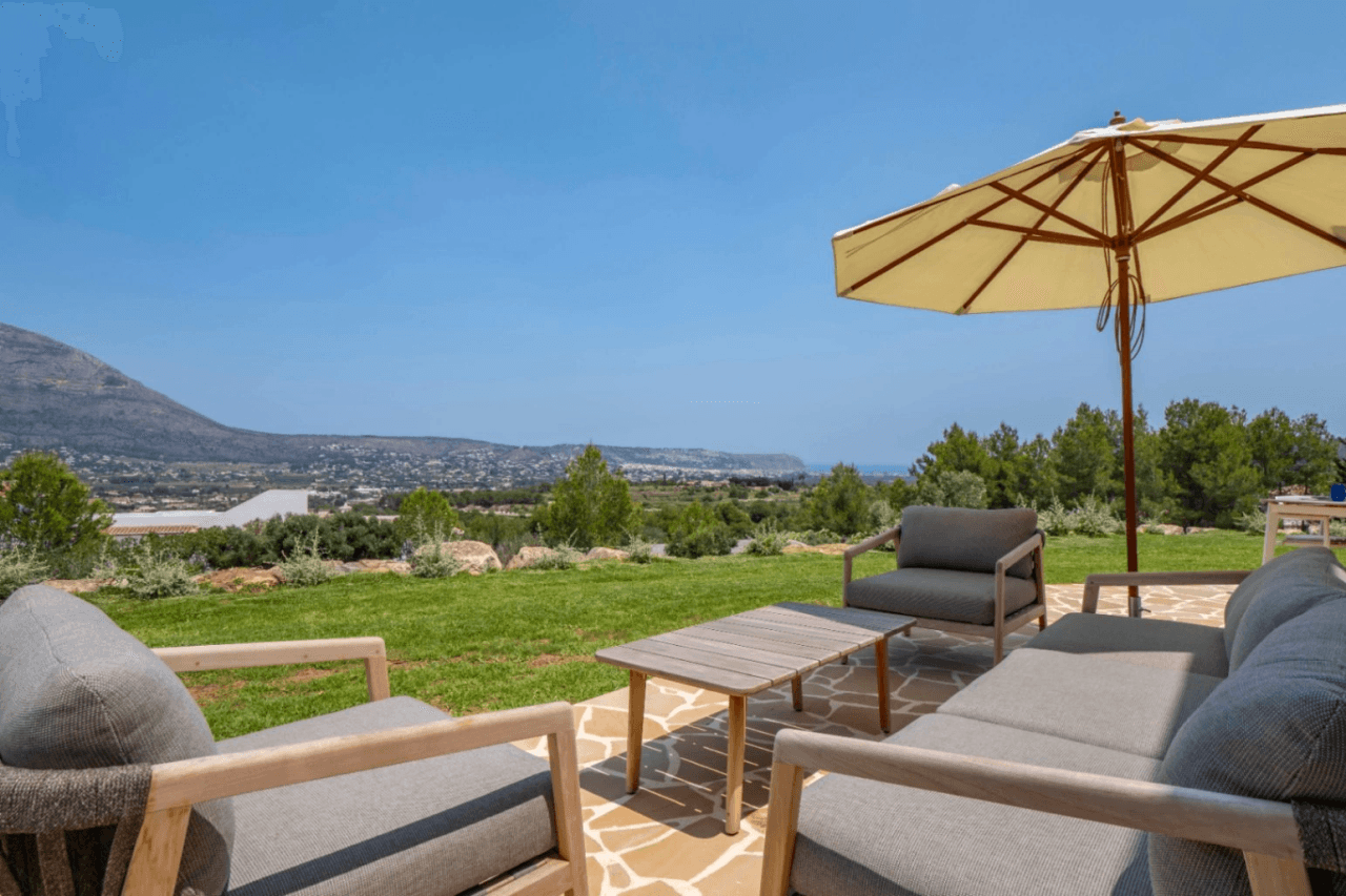 Recently renovated villa with stunning panoramic views of Jávea.