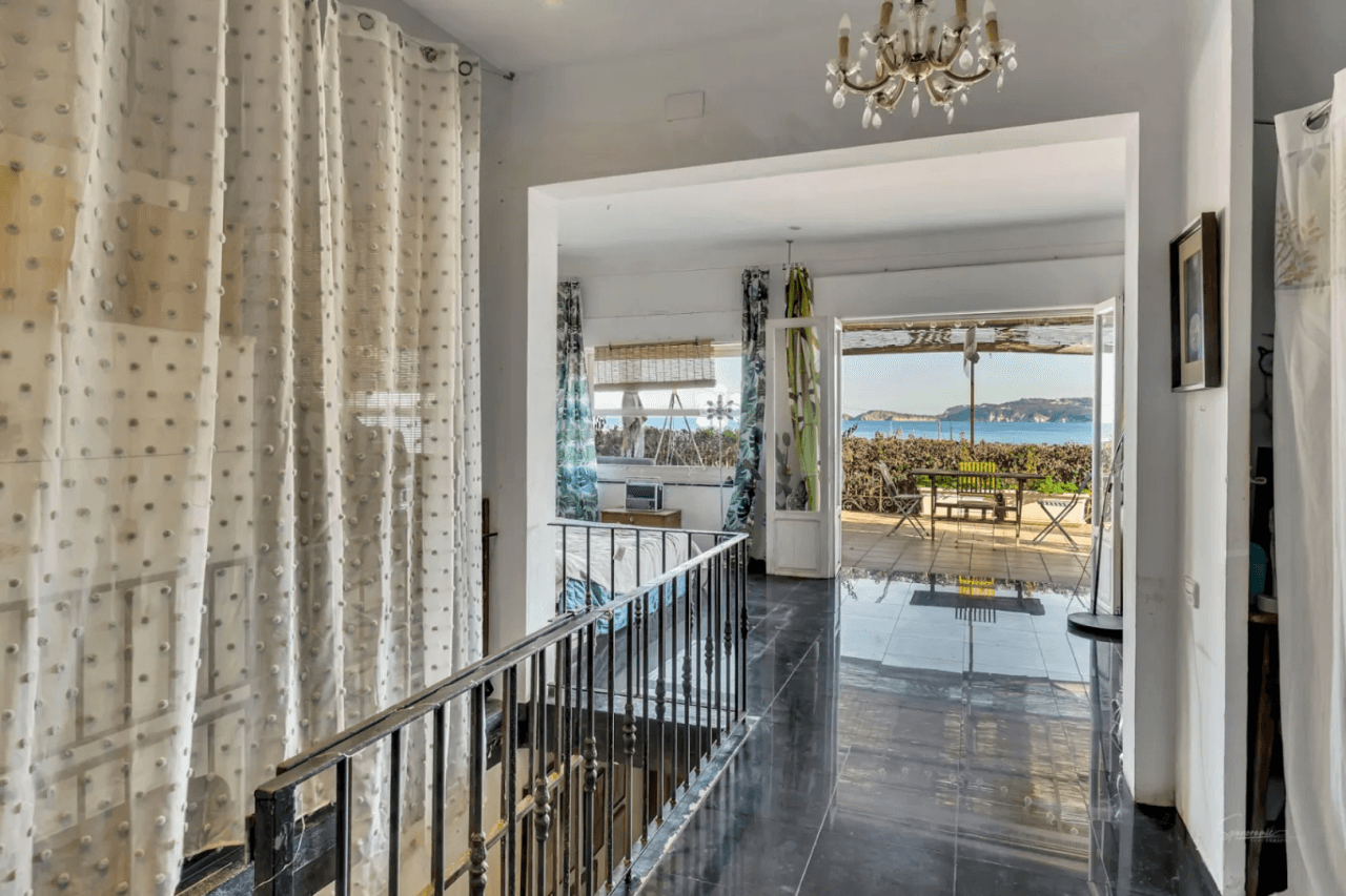 VILLA ON THE SEAFRONT IN THE PORT OF JAVEA