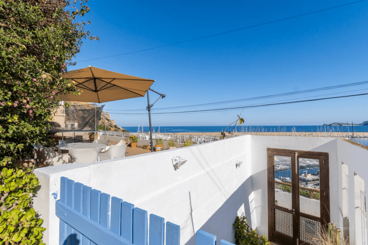 VILLA ON THE SEAFRONT IN THE PORT OF JAVEA