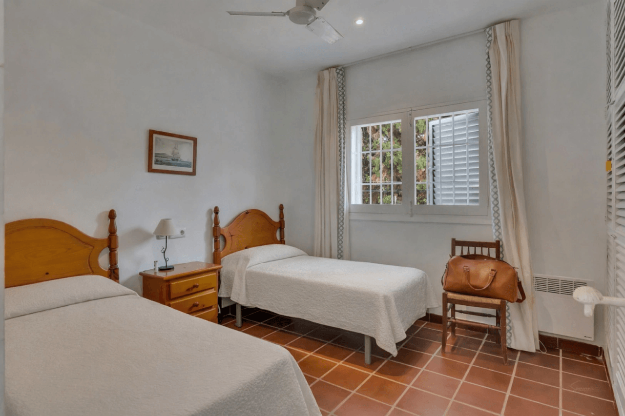 Stunning villa with amazing sea views in the El Tosalet urbanization.
