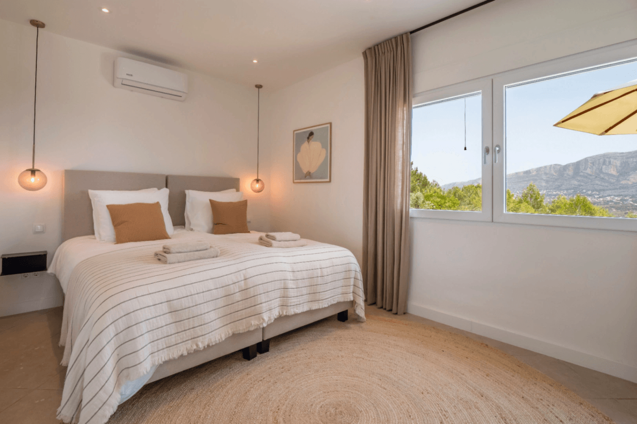 Recently renovated villa with stunning panoramic views of Jávea.