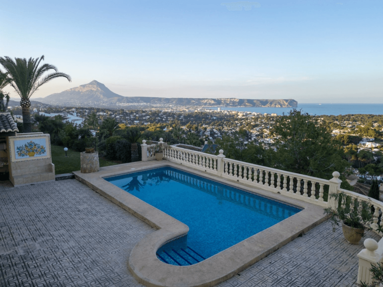 Villa for sale with stunning sea views
