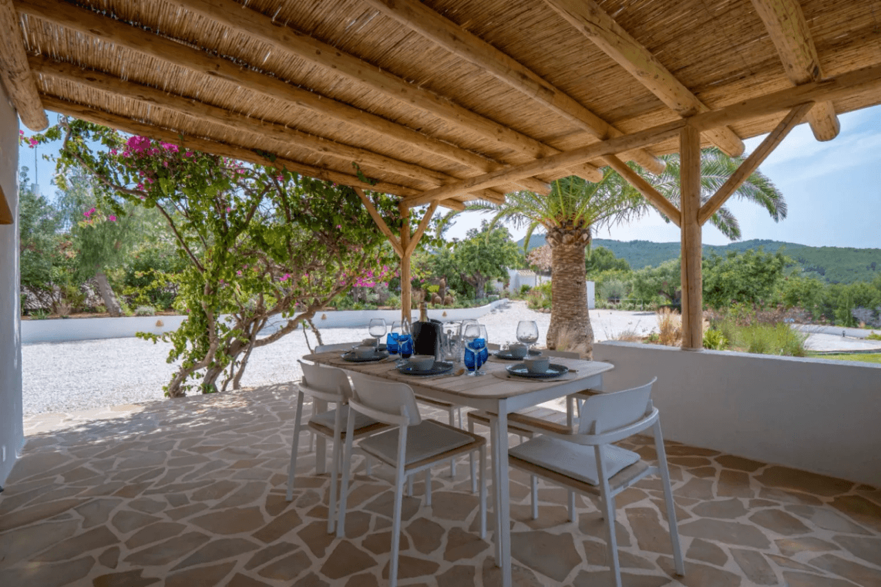 Recently renovated villa with stunning panoramic views of Jávea.