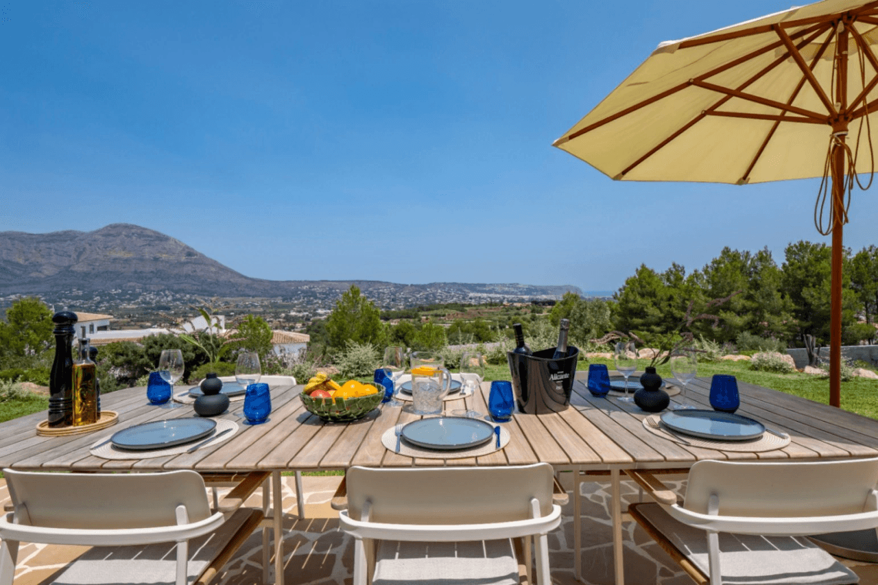 Recently renovated villa with stunning panoramic views of Jávea.