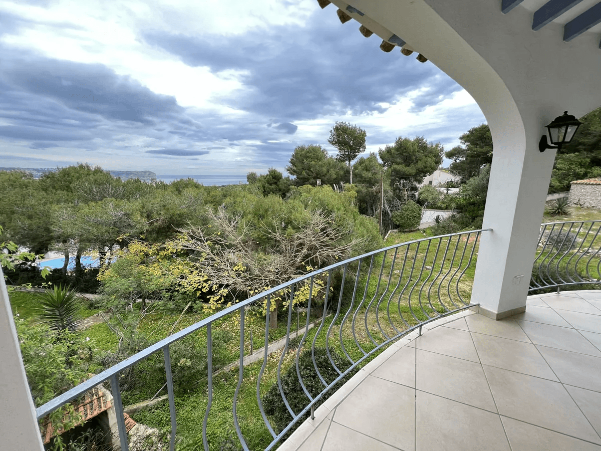 Villa near the beach with sea views in javea