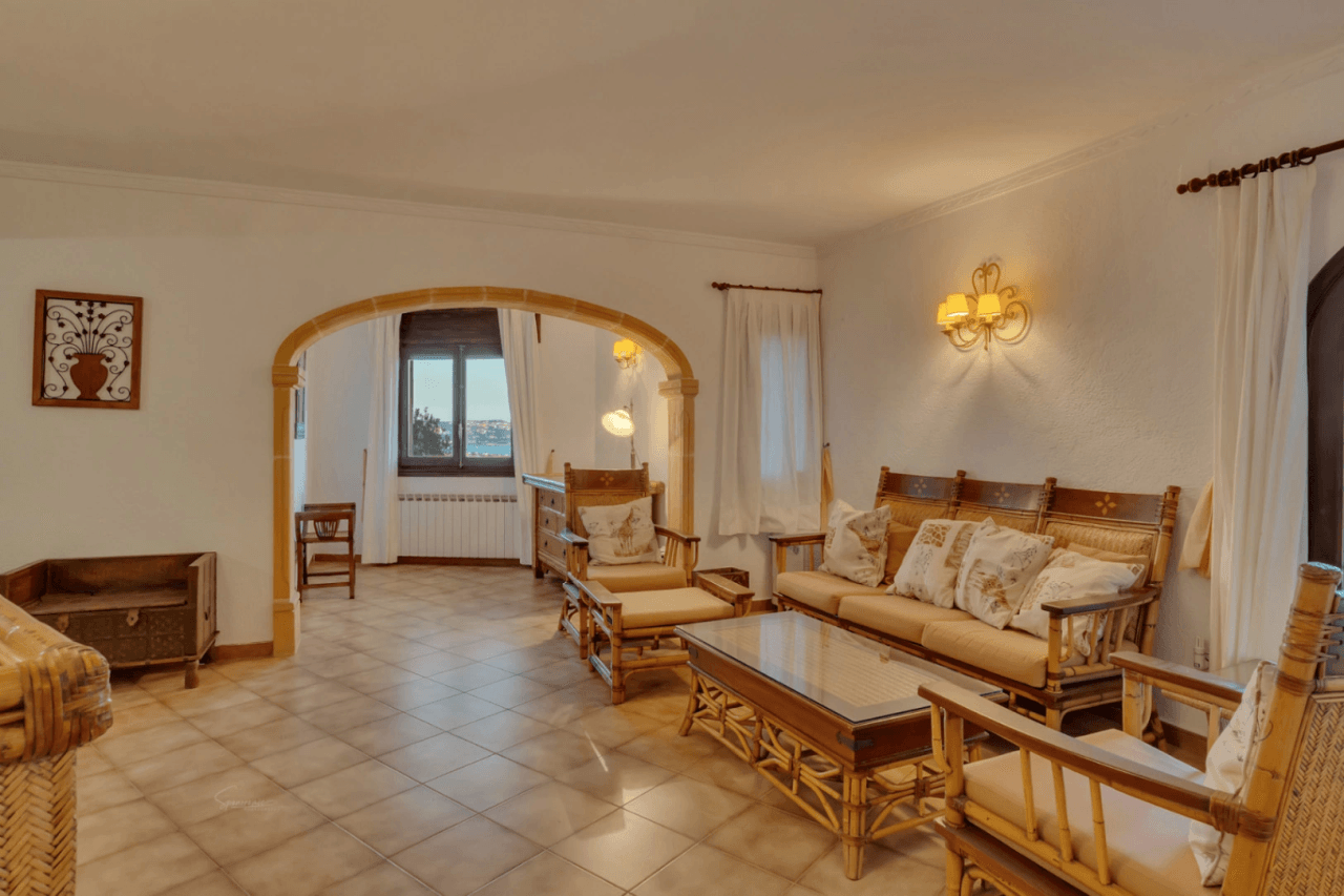 Villa for sale with stunning sea views