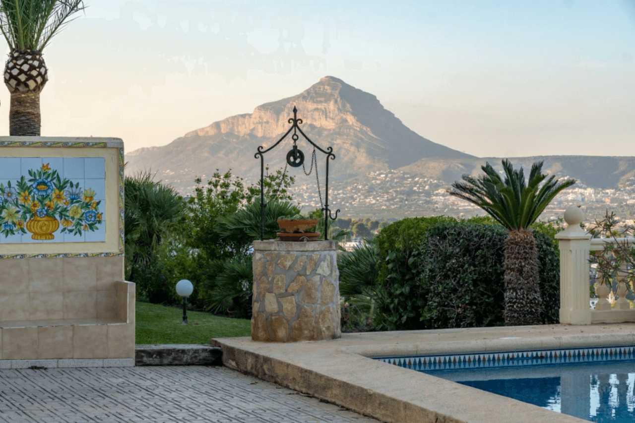 Villa for sale with stunning sea views