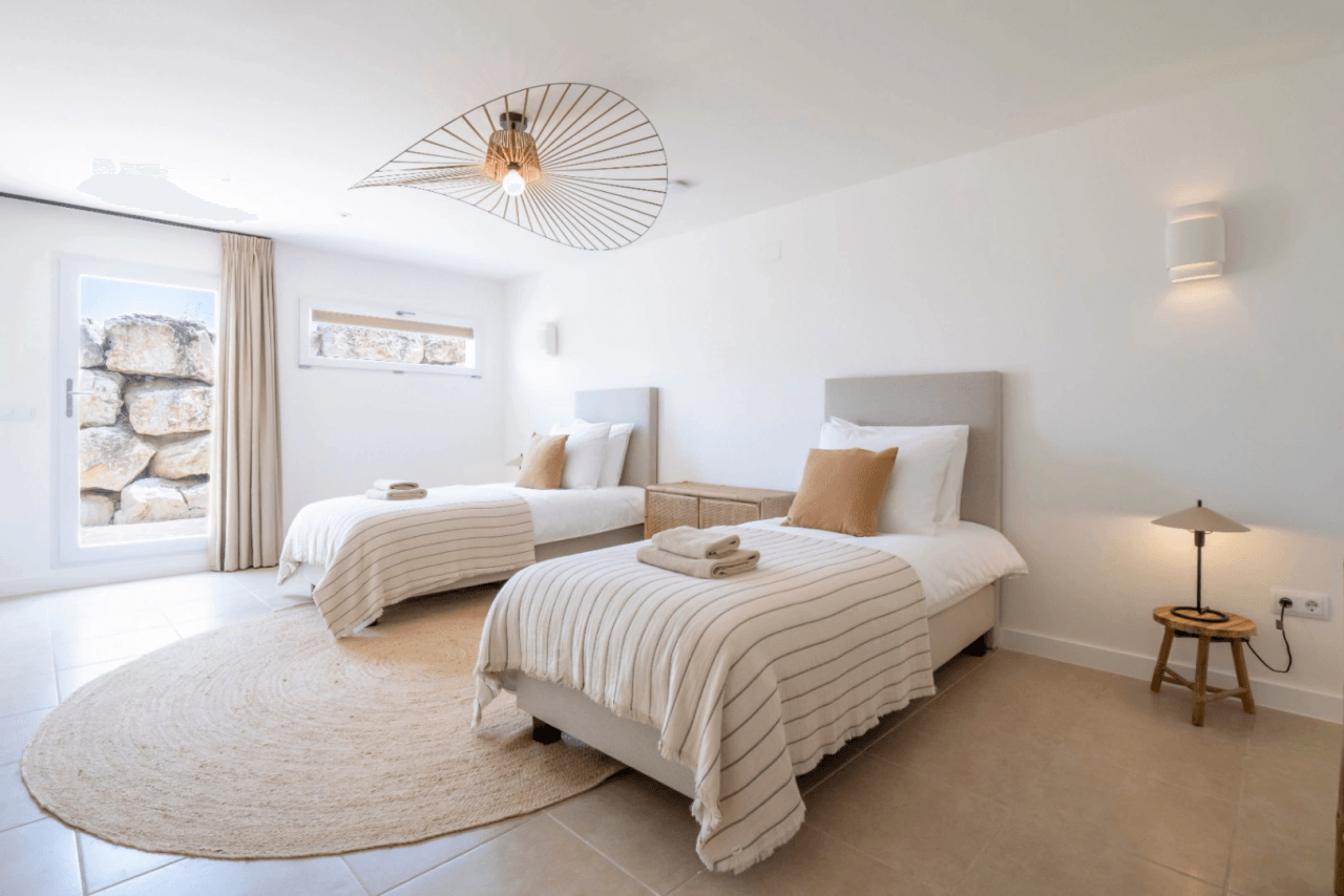 Recently renovated villa with stunning panoramic views of Jávea.