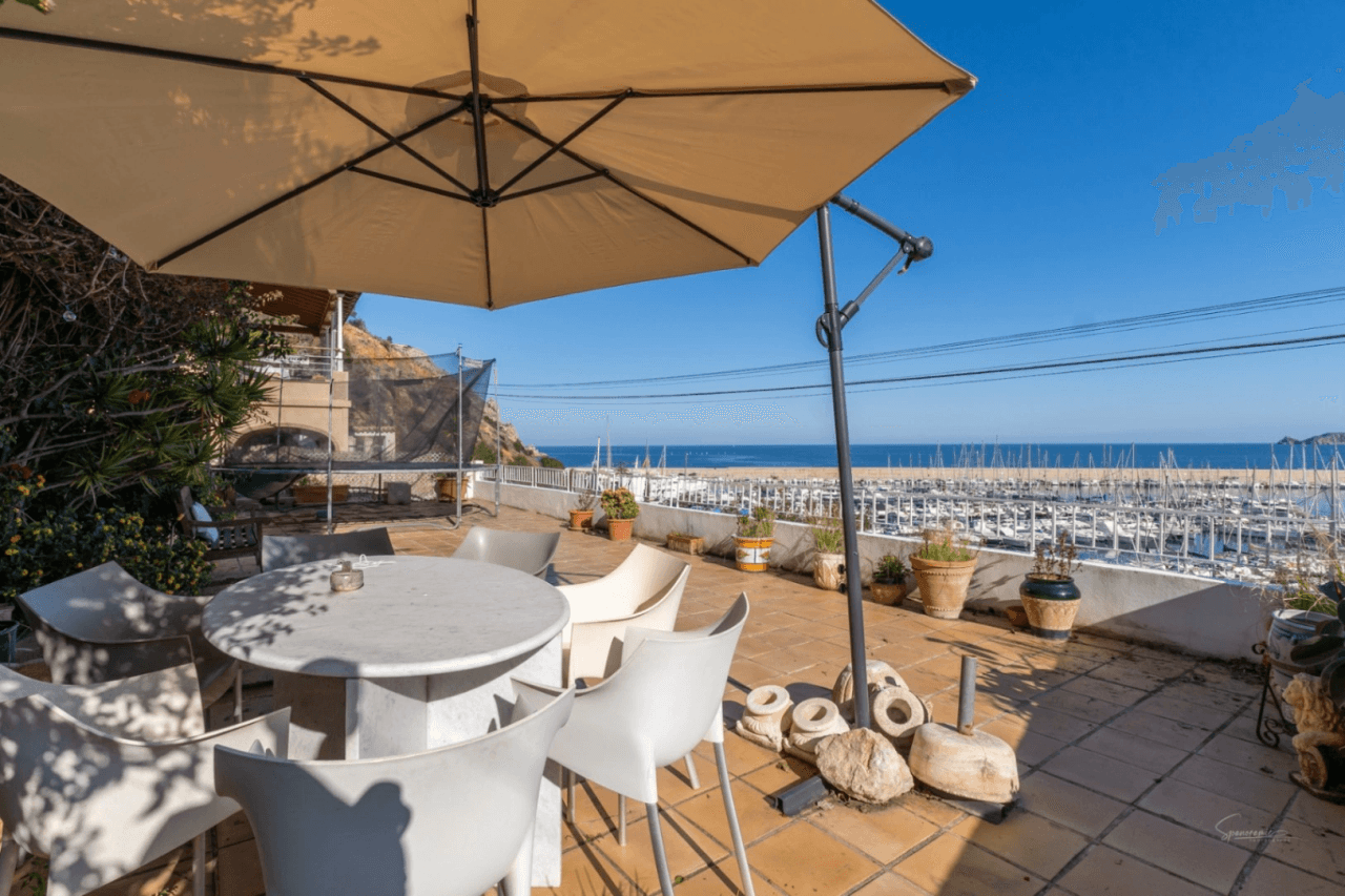 VILLA ON THE SEAFRONT IN THE PORT OF JAVEA
