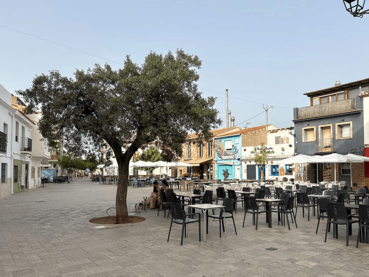 Auténtica casa de planta baja en Baix la Mar: junto al puerto y el corazón gastronómico de Dénia.