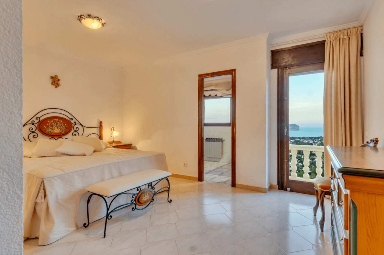 Villa for sale with stunning sea views