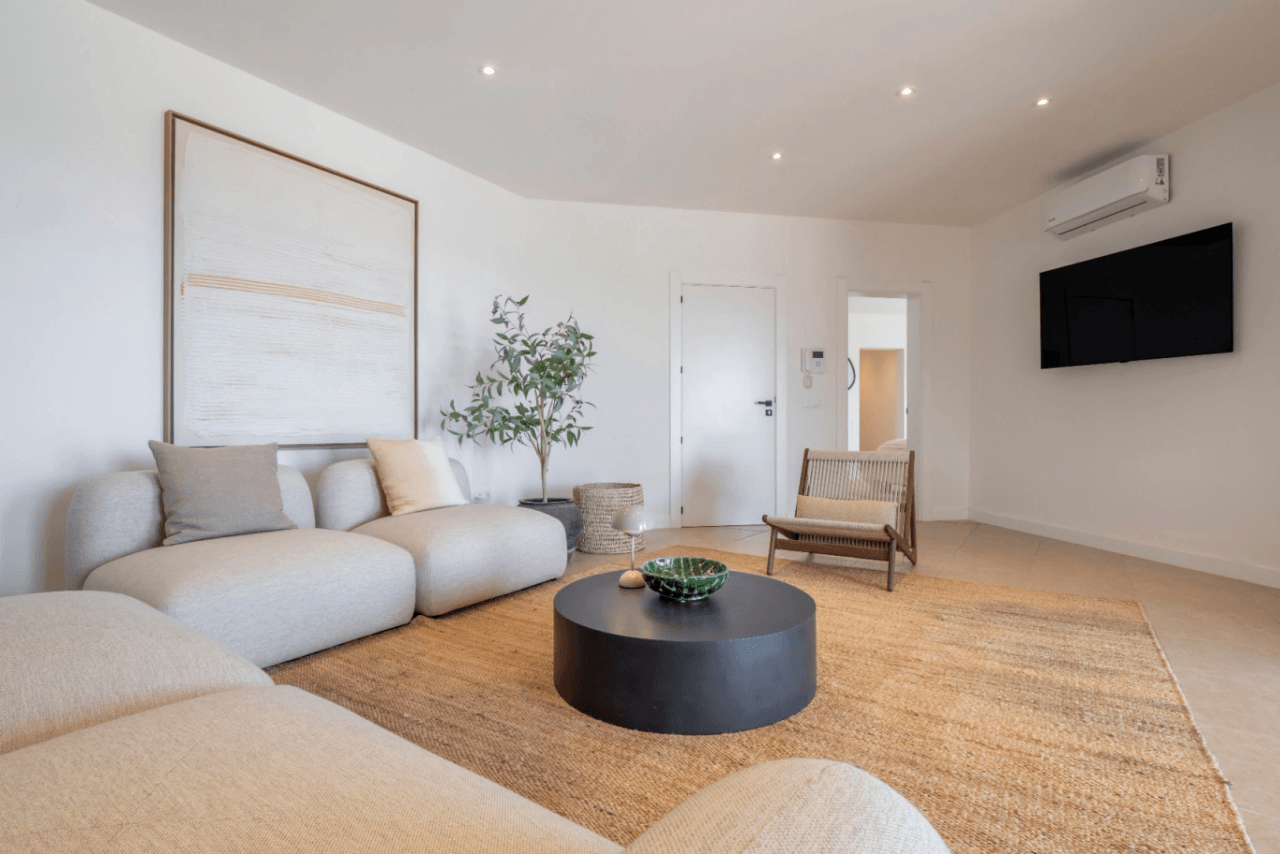 Recently renovated villa with stunning panoramic views of Jávea.