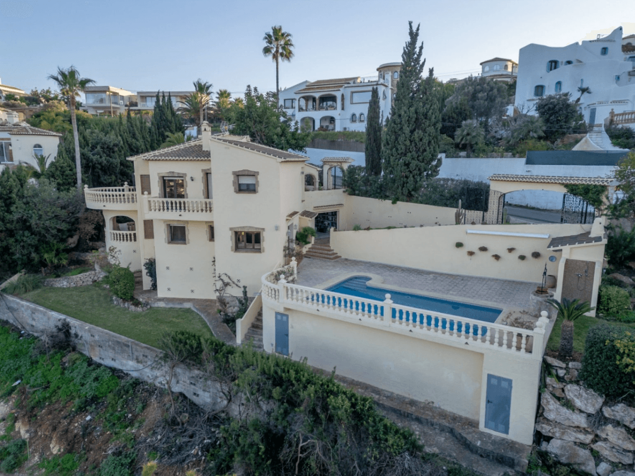 Villa for sale with stunning sea views