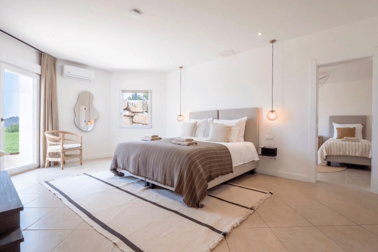 Recently renovated villa with stunning panoramic views of Jávea.