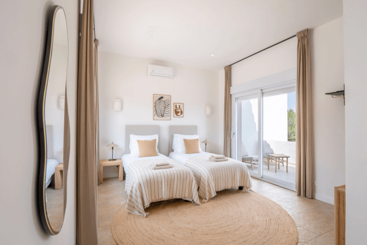 Recently renovated villa with stunning panoramic views of Jávea.