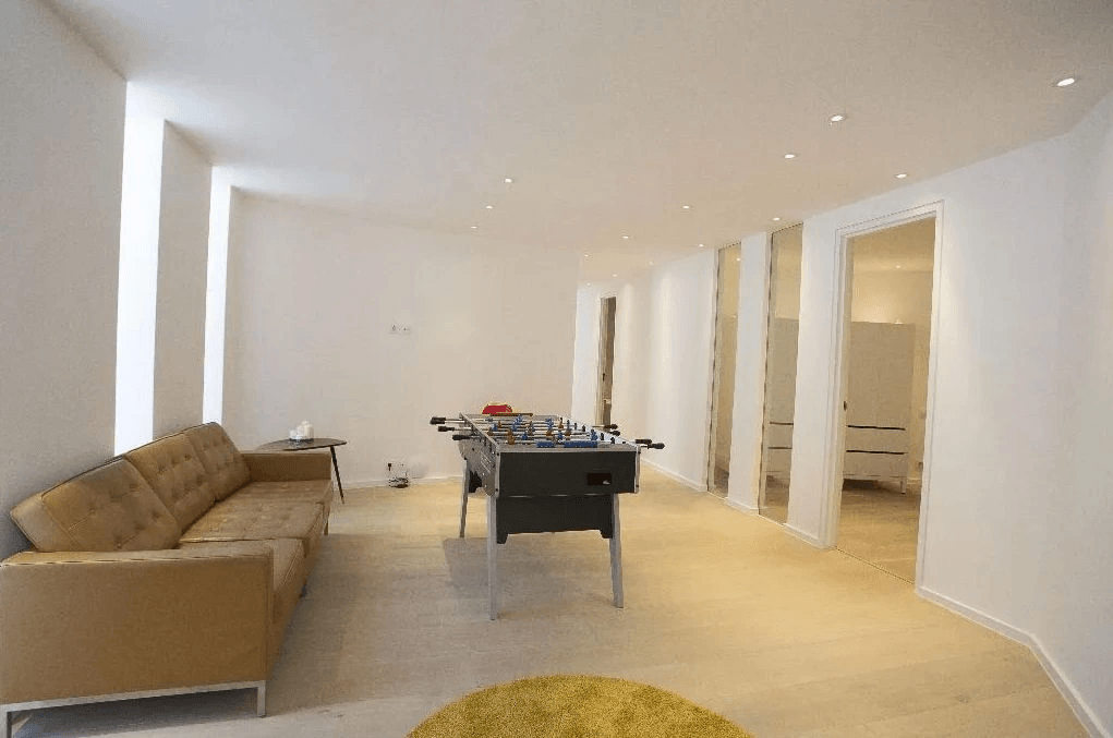 Luxurious modern frontline villa with stunning sea views
