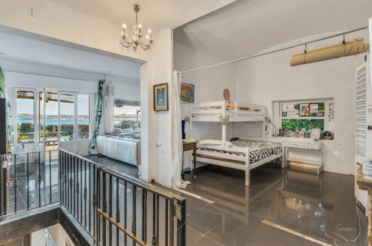 VILLA ON THE SEAFRONT IN THE PORT OF JAVEA
