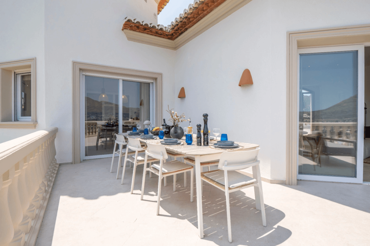 Recently renovated villa with stunning panoramic views of Jávea.