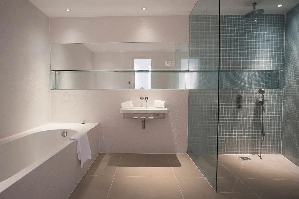 Luxurious modern frontline villa with stunning sea views
